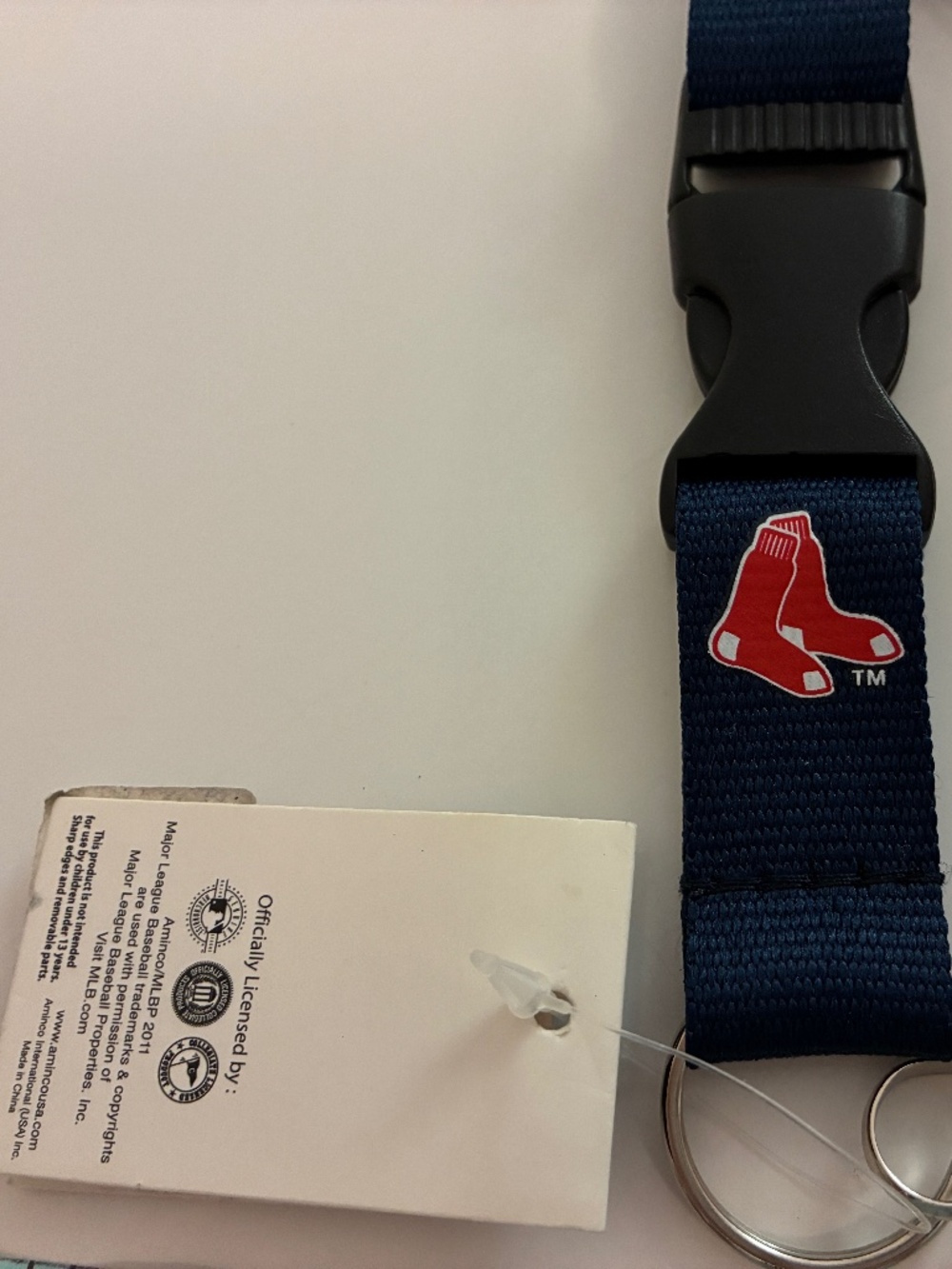 OFFICIAL BOSTON RED SOX LANYARD W/ ORIGINAL TAG-MAJOR LEAGUE BASEBALL PROPERTY